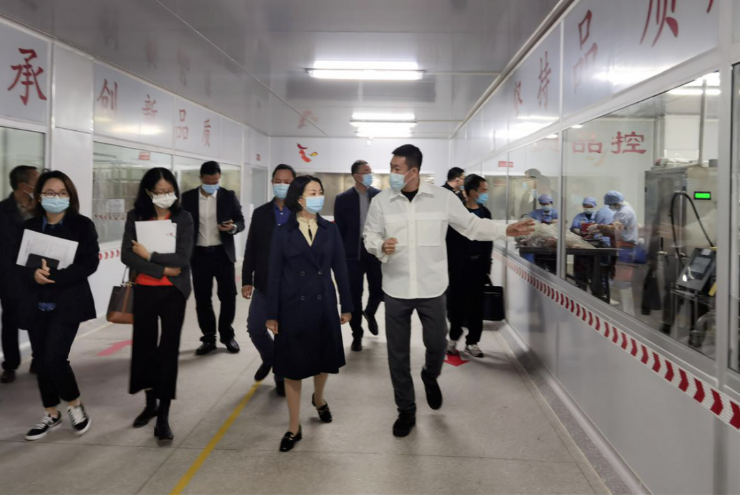 副市長劉云梅調(diào)研黃圃鎮(zhèn)臘味產(chǎn)業(yè)園，期間走訪榮業(yè)食品